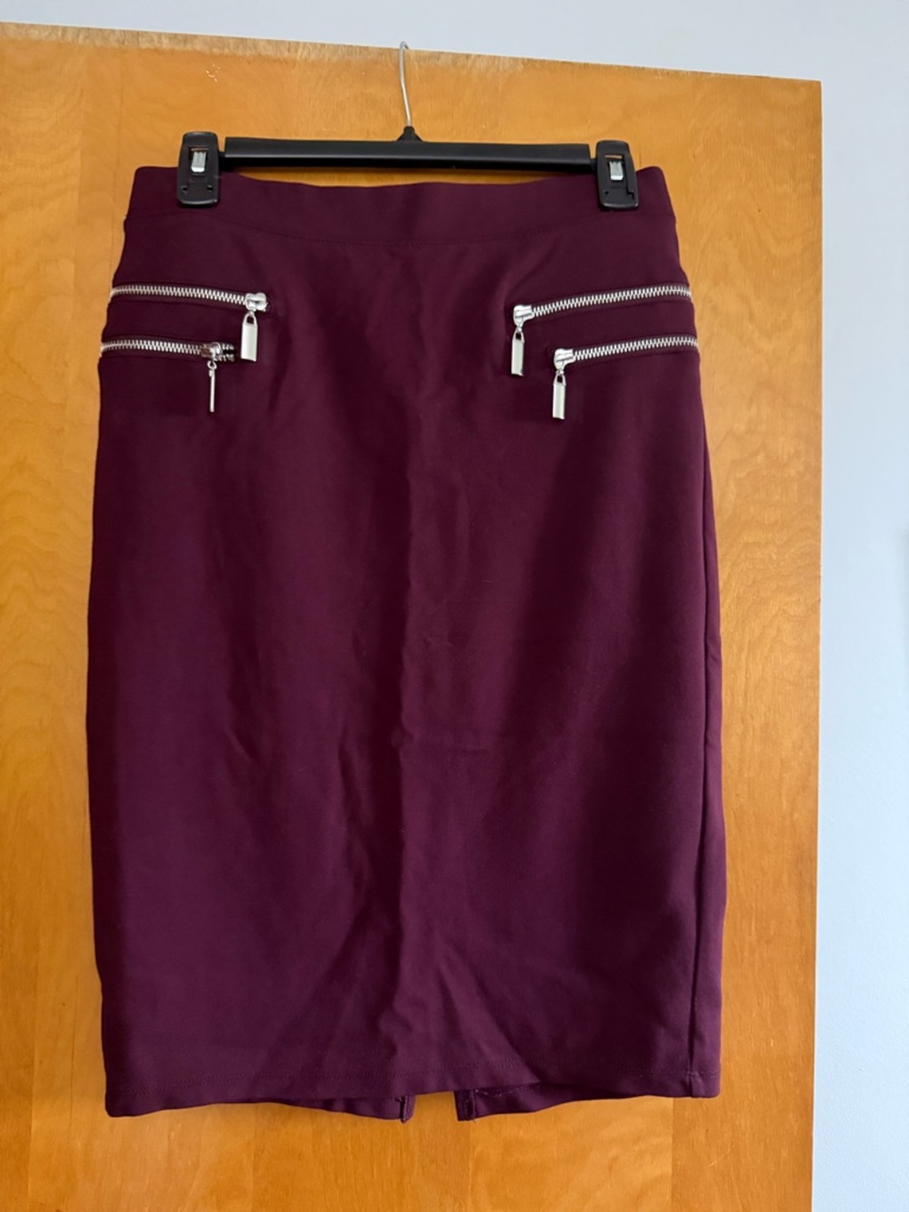 Jennifer Lopez Burgundy Pencil Skirt Size S Zip Detail Stretch Knee Length